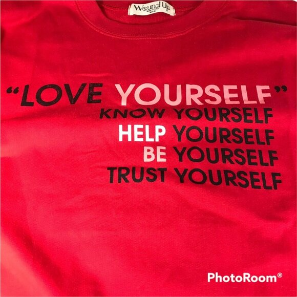 Wound Up Womens Sz Medium 7-9  Sweatshirt Crewneck Love Yourself Graphic Red New - Picture 3 of 12